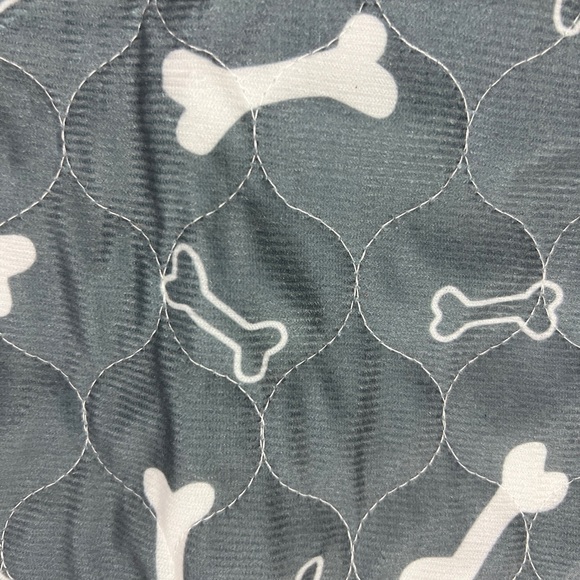 Large reusable Pet waterproof pad approx 35x31” washable great for doorways - Picture 2 of 9